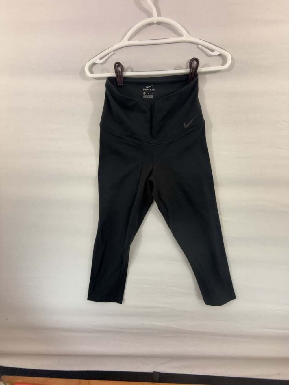Nike Dri-FIT Leggings Size M Black Capri Crop Athletic